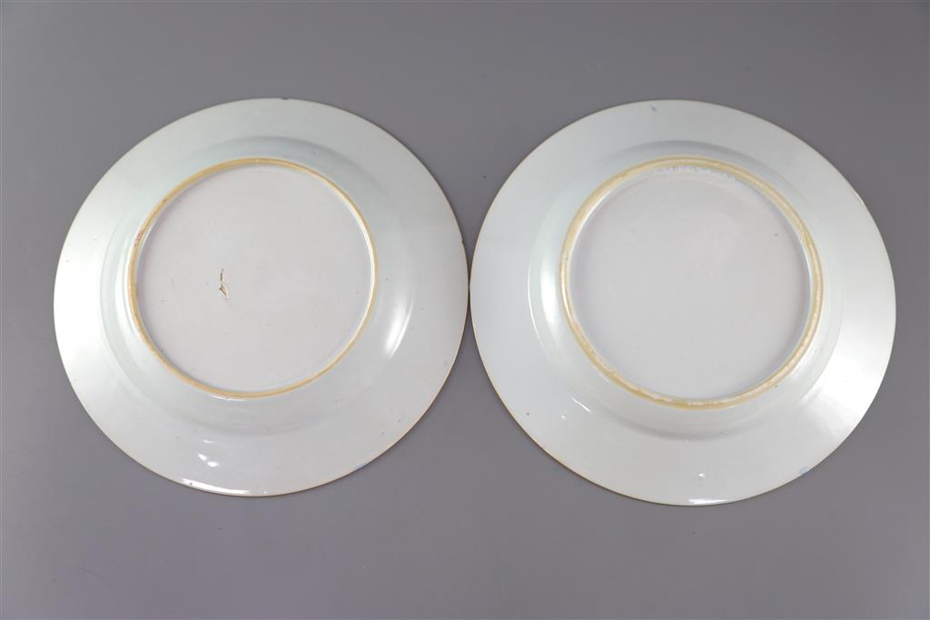 A fine pair of Chinese famille rose plates, Yongzheng period, 22.5cm diameter